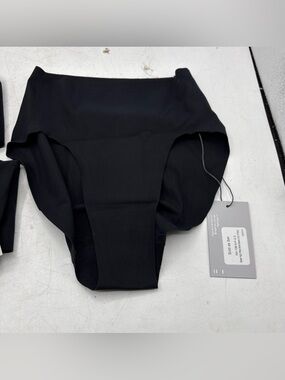 Negative Underwear High-Waist Seamless Panty in Black (3)